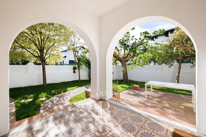 Image No.1-3 Bed House for sale