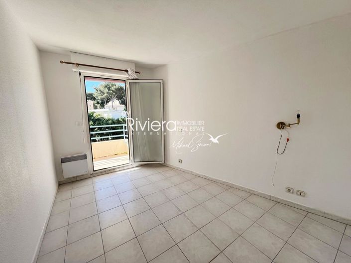 Image No.10-1 Bed Apartment for sale