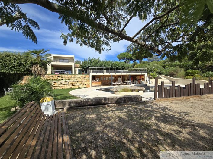 Image No.1-4 Bed House for sale