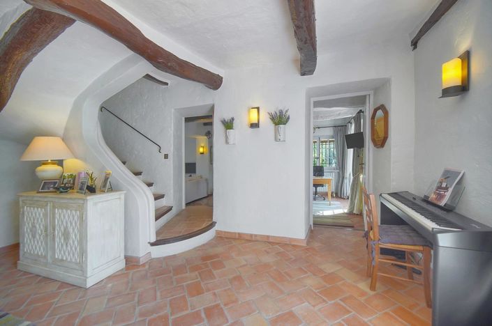 Image No.20-6 Bed House for sale