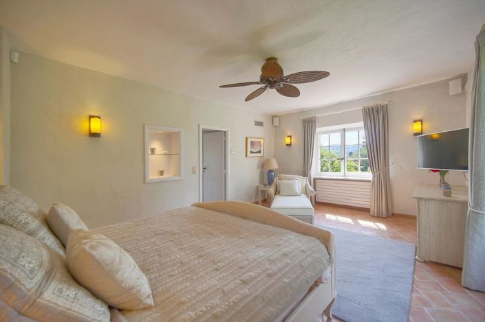 Image No.30-6 Bed House for sale