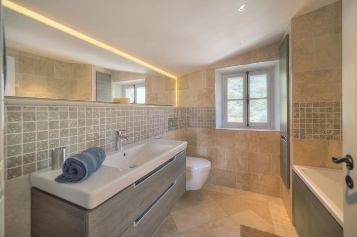 Image No.36-6 Bed House for sale