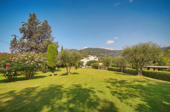 Image No.8-6 Bed House for sale