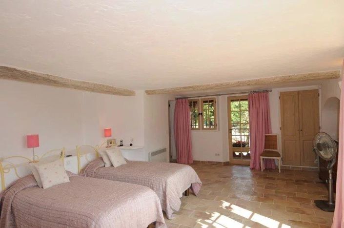 Image No.11-6 Bed House for sale