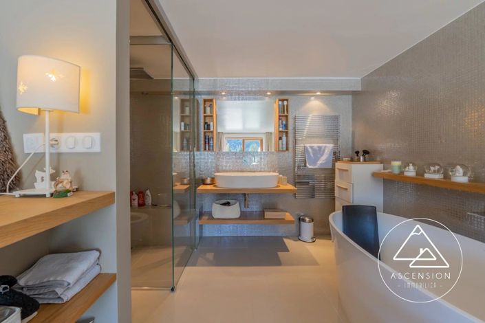 Image No.30-6 Bed House for sale