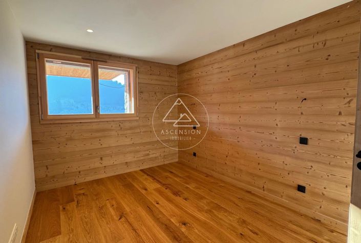 Image No.18-5 Bed House for sale