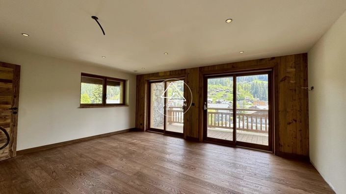 Image No.8-5 Bed House for sale