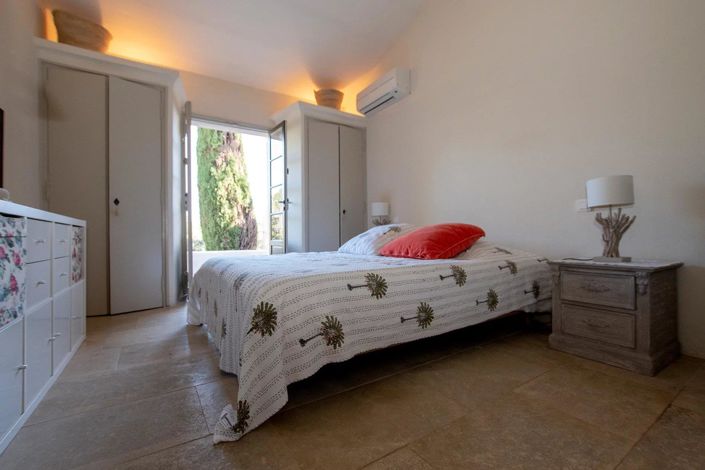 Image No.12-4 Bed House for sale