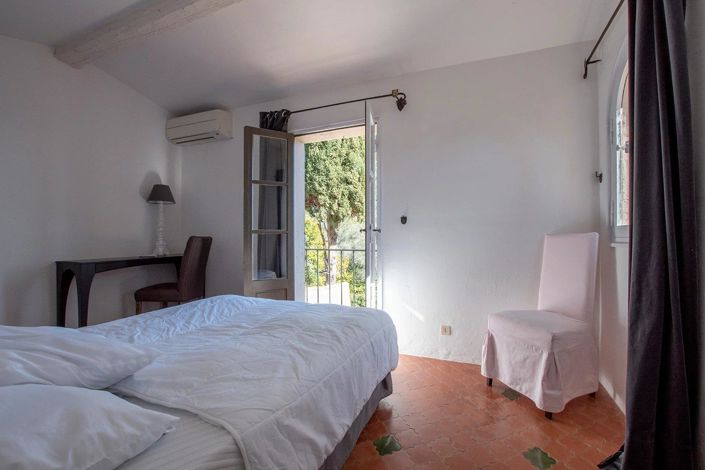 Image No.22-4 Bed House for sale