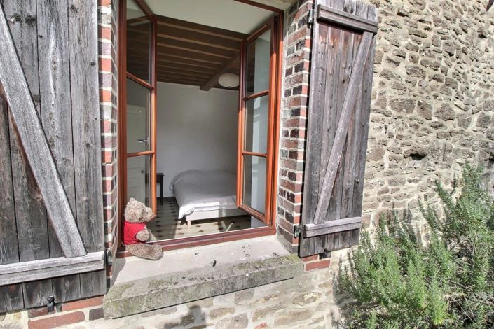 Image No.1-4 Bed House for sale