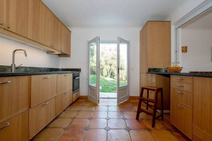 Image No.16-5 Bed House for sale