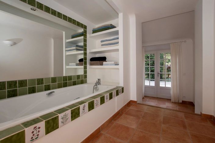 Image No.19-5 Bed House for sale