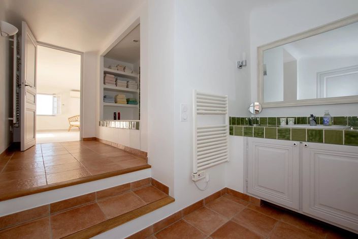 Image No.20-5 Bed House for sale