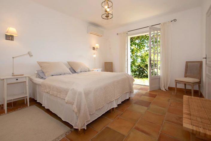 Image No.24-5 Bed House for sale