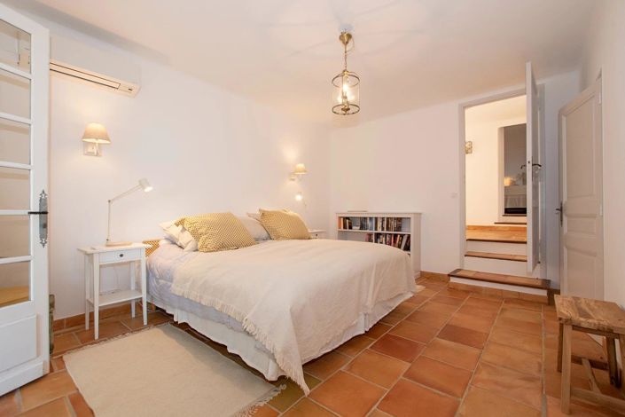 Image No.25-5 Bed House for sale