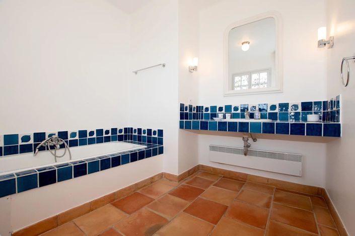 Image No.26-5 Bed House for sale