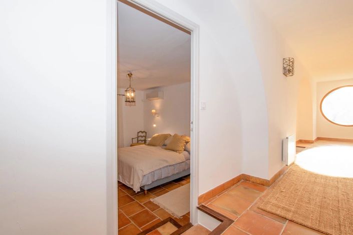 Image No.28-5 Bed House for sale