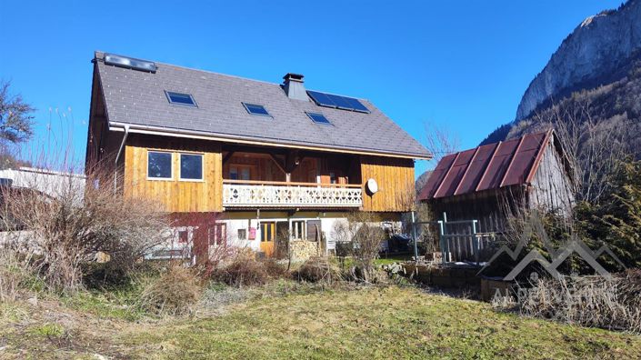 Image No.1-6 Bed House for sale