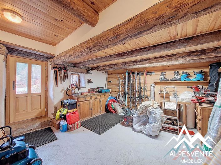 Image No.17-6 Bed House for sale