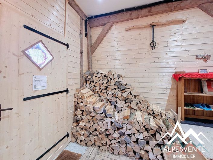 Image No.18-6 Bed House for sale