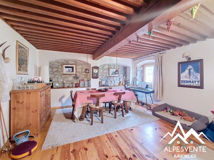 Image No.6-6 Bed House for sale