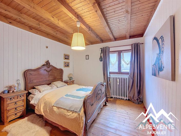 Image No.8-6 Bed House for sale