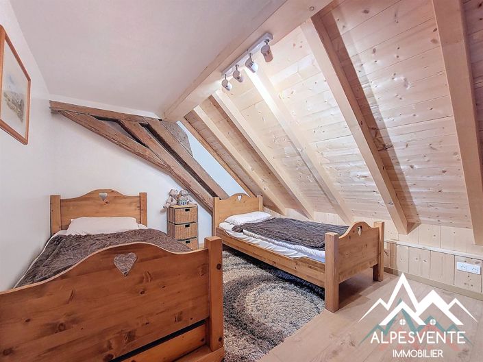 Image No.9-6 Bed House for sale