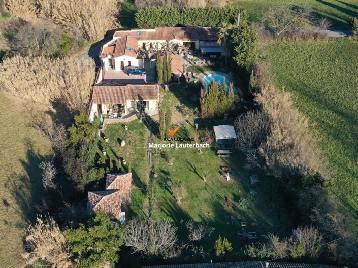 Image No.1-6 Bed House for sale