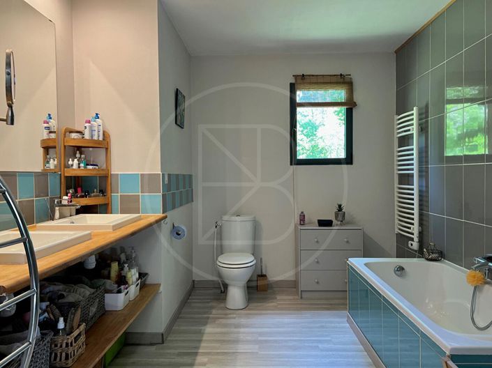 Image No.10-3 Bed House for sale