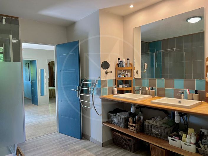 Image No.11-3 Bed House for sale