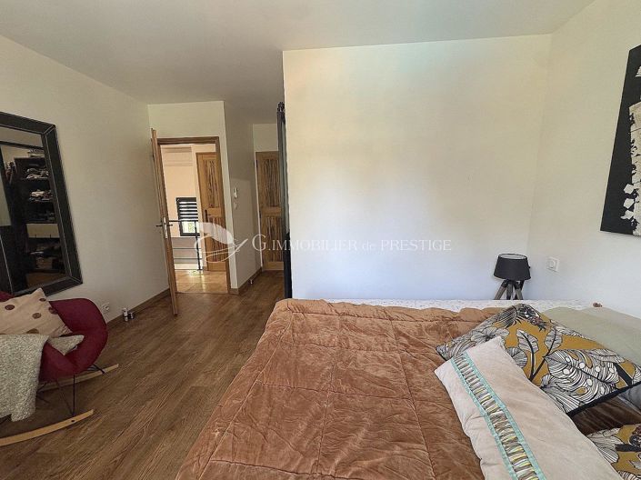 Image No.5-6 Bed House for sale