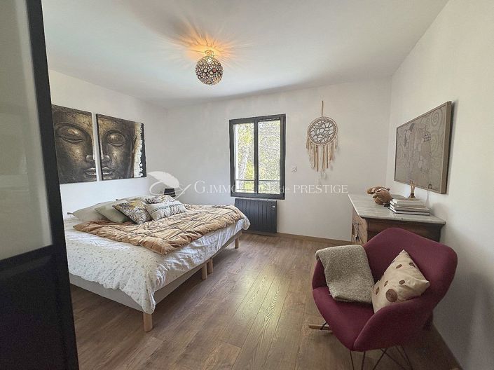 Image No.6-6 Bed House for sale