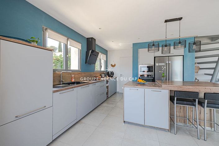 Image No.12-5 Bed House for sale