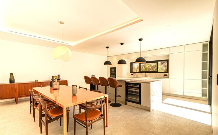 Image No.5-4 Bed House for sale