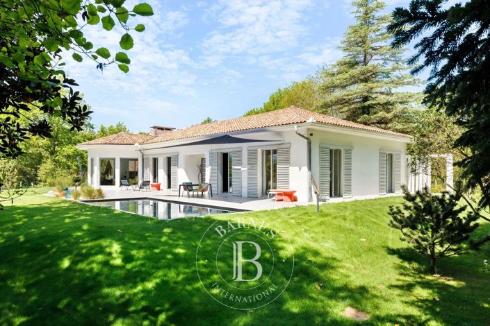 Image No.1-4 Bed House for sale