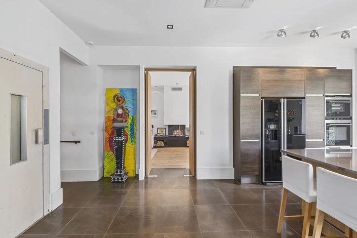 Image No.11-5 Bed House for sale