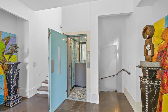 Image No.13-5 Bed House for sale