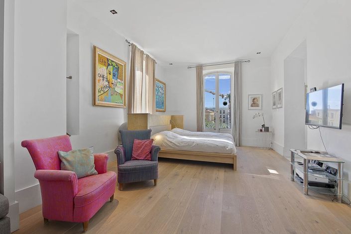 Image No.20-5 Bed House for sale