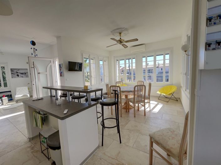 Image No.1-5 Bed House for sale