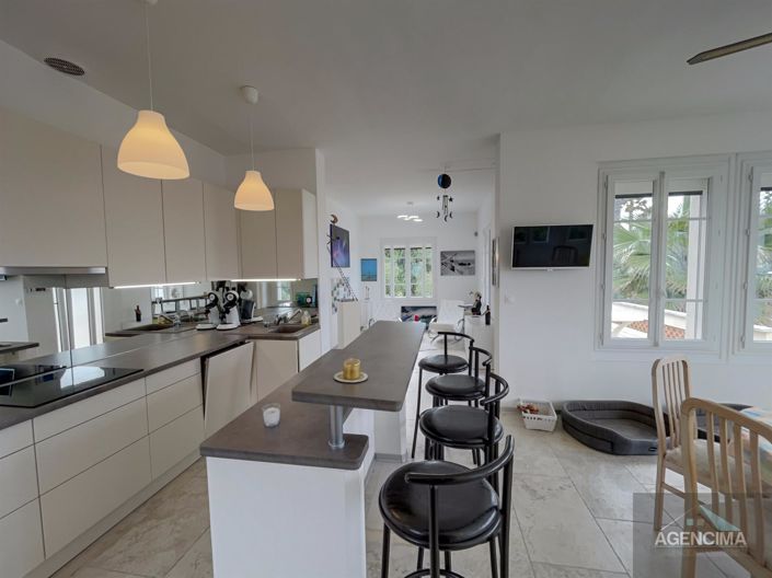 Image No.3-5 Bed House for sale