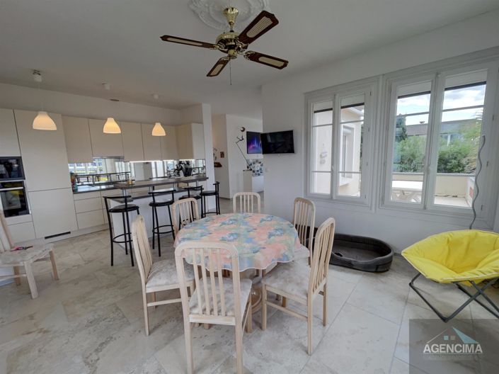 Image No.7-5 Bed House for sale