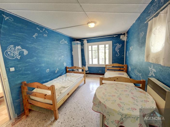 Image No.8-5 Bed House for sale