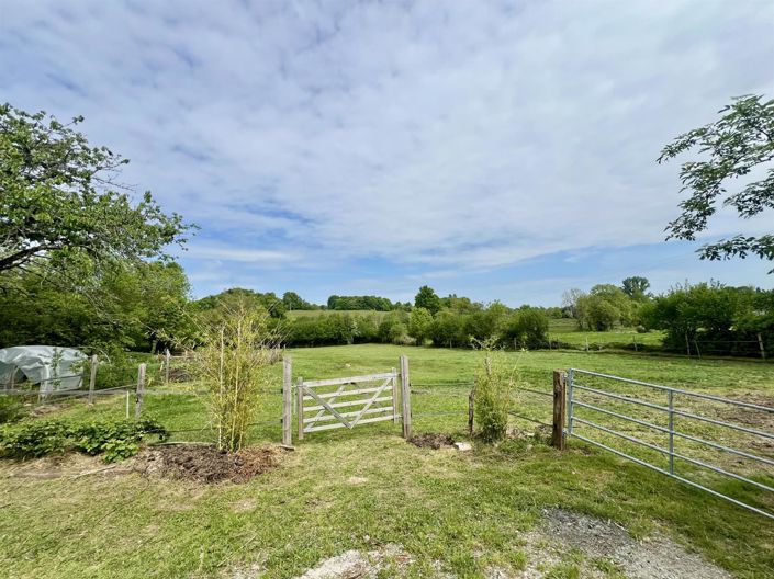 Image No.15-4 Bed House for sale