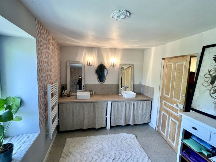 Image No.7-4 Bed House for sale