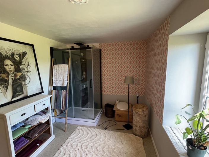 Image No.8-4 Bed House for sale