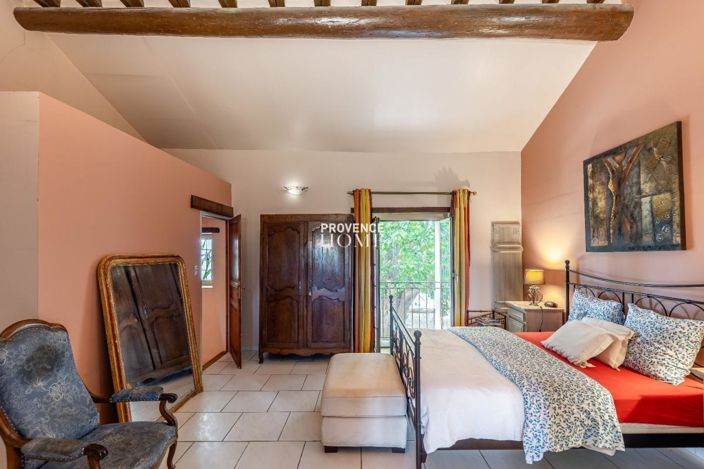 Image No.8-5 Bed House for sale