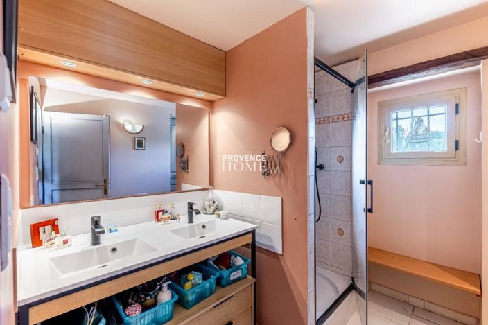 Image No.9-5 Bed House for sale