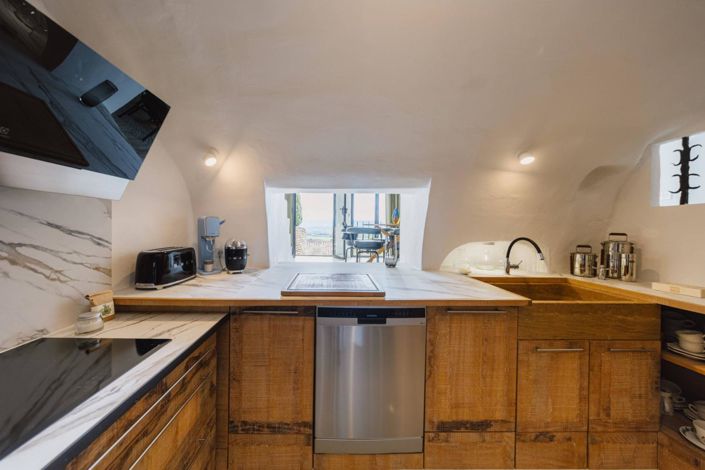 Image No.5-2 Bed House for sale