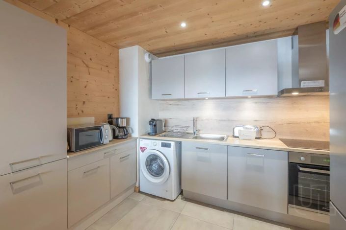 Image No.9-12 Bed House for sale