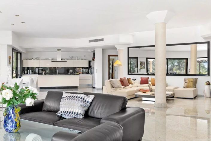 Image No.6-6 Bed House for sale